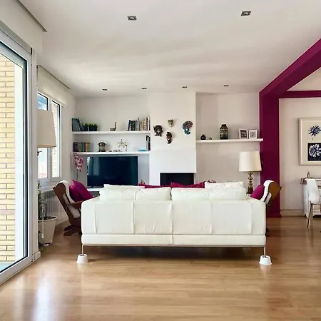 Moderno Y Amplio En El Centro De Apartamento *